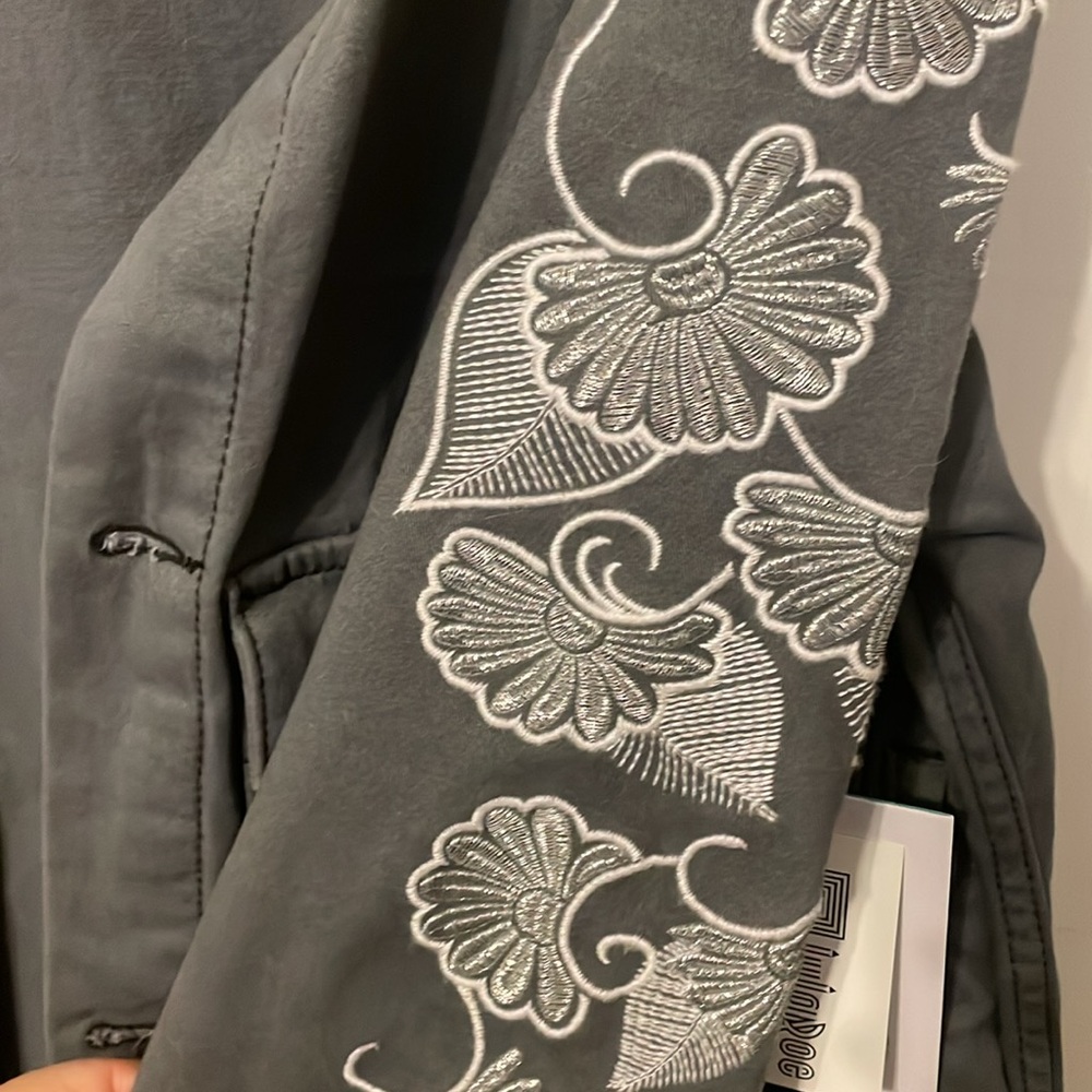 LuLaRoe Kenny denim jacket - Picture 4 of 4